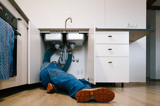 Professional Emergency Plumber technician working in Perris, CA